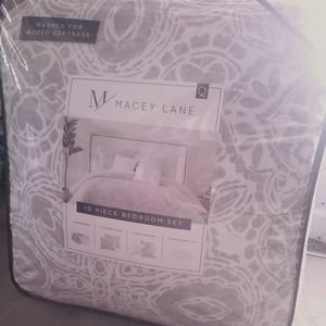 Super Comfy Gray Macey Lane 10 pc. Bedroom Set (Queen)